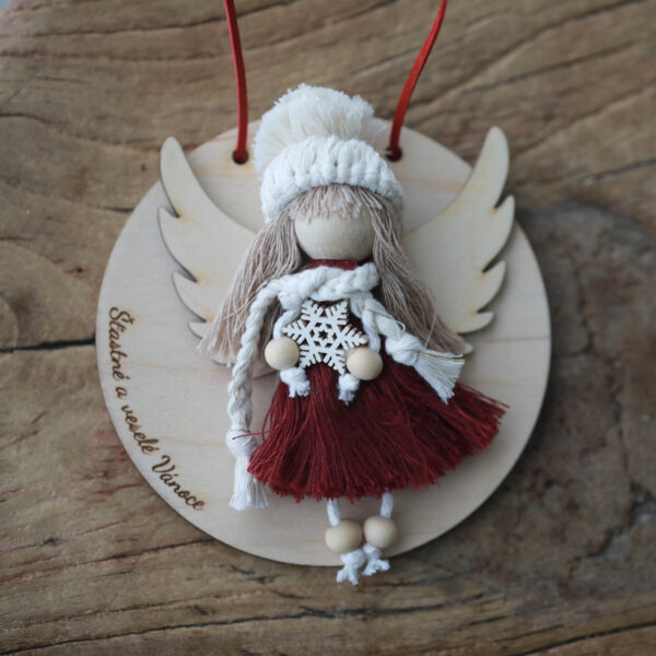 Medailonek se zimní andělkou macrame a vlastní fotkou - vínová