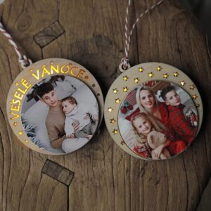 Vánoční dřevěná LED ozdoba s 2 fotkami