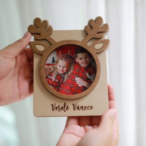 Dřevěný vánoční rámeček Sobík s vlastní fotografií